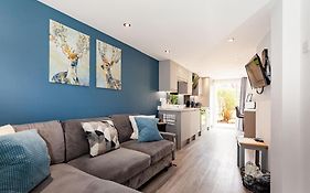 One Bedroom Apartment, Driveway, Bracknell Centre